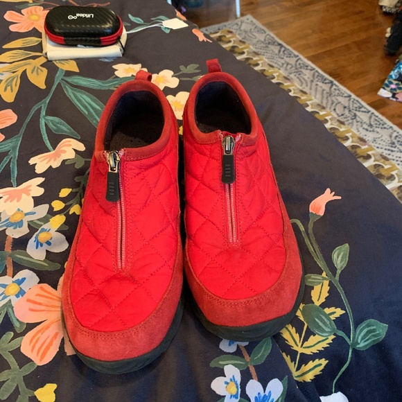Lands end red quilted weather shoes . Worn about 6 x - Picture 1 of 4